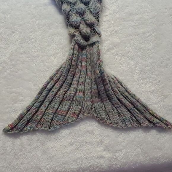 Mermaid Tail Blanket Handmade Crochet - Picture 2 of 12